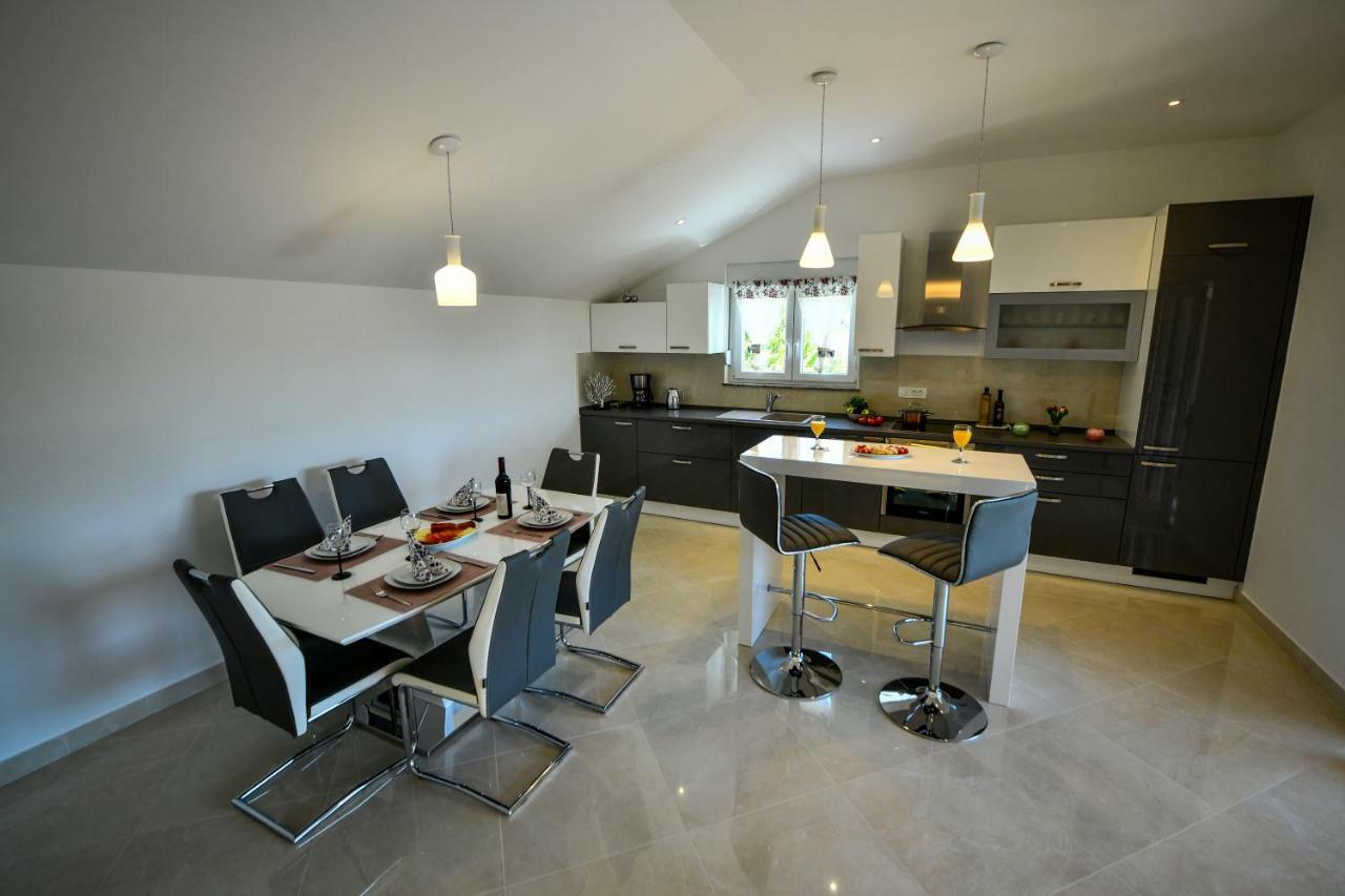 Cambi Lux Apartment Otok  Exterior photo